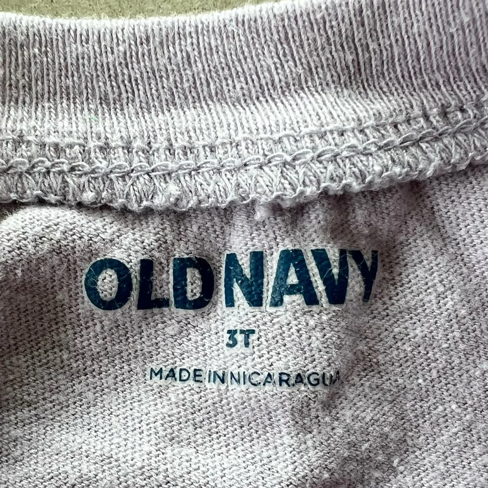 Old‎ Navy Toddler Kids Lavender Graphic Tee w/ Pink Script Daddy Makes Me Happy